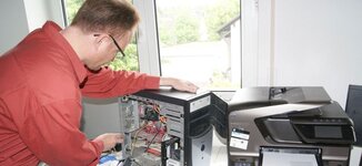 Bild 2 Handy iPhone Computerreparatur in Postbauer-Heng