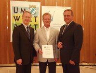 Senser erhält die Auszeichnung -Prima Klima- vom Bayerischen Um