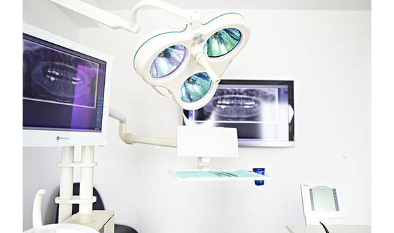 Bild 2 Fichna Dr. & Kollegen Oralchirurgisch-Zahnärztliche Gemeinschaftspraxis in Ansbach